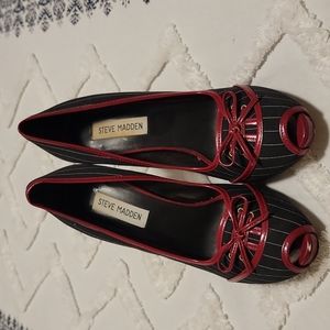 Steve Madden Black Pinstripe Pumps